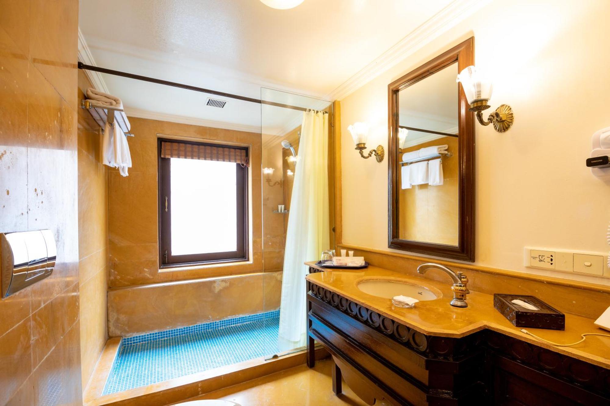 Jadhavgadh -a Gadh Heritage 5* Sasvad